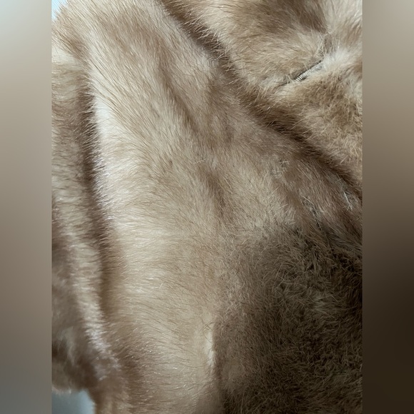 Vintage Canadian Fur co. Pittsburg PA. wrap coat Golden tan jacket cape. Size S - Picture 11 of 12